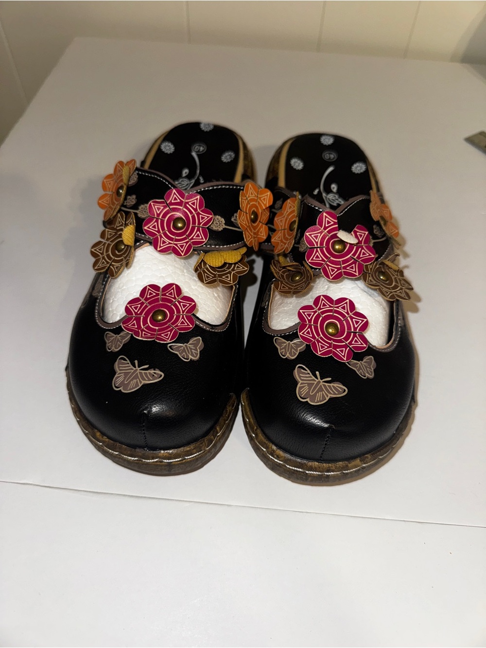 Black Floral Appliqué Slip-On Women's Clogs